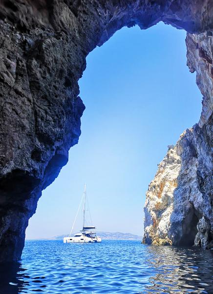 Book yachts online - catamaran - Lagoon 42 - Aktaia - rent