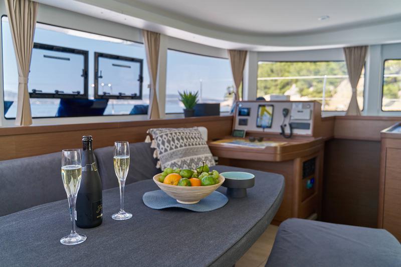 Book yachts online - catamaran - Lagoon 42 - AURA  - rent