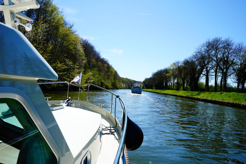 Book yachts online - motorboat - Linssen Classic Sturdy 35 AC - L'Areuse - rent