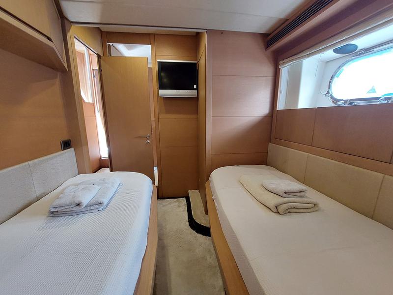 Book yachts online - motorboat - Evo Marine Deauville 760 - My Way  - rent