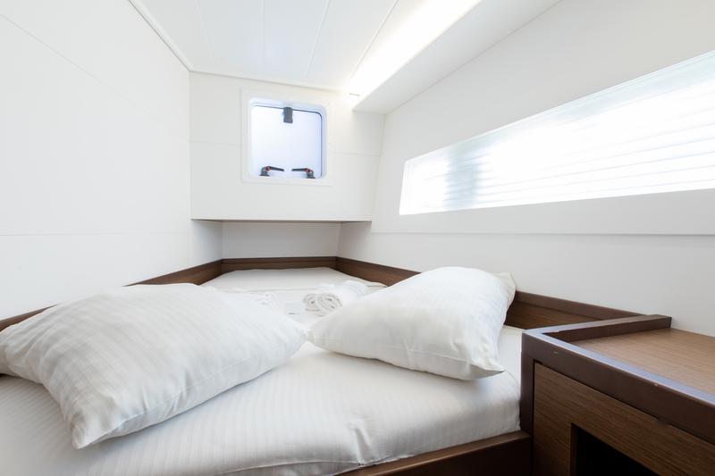 Book yachts online - catamaran - Lagoon 40 - Mithra - rent