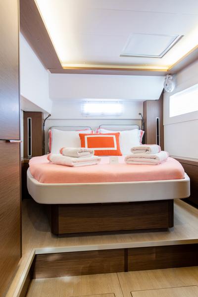 Book yachts online - catamaran - Lagoon 46 - Hydra - rent