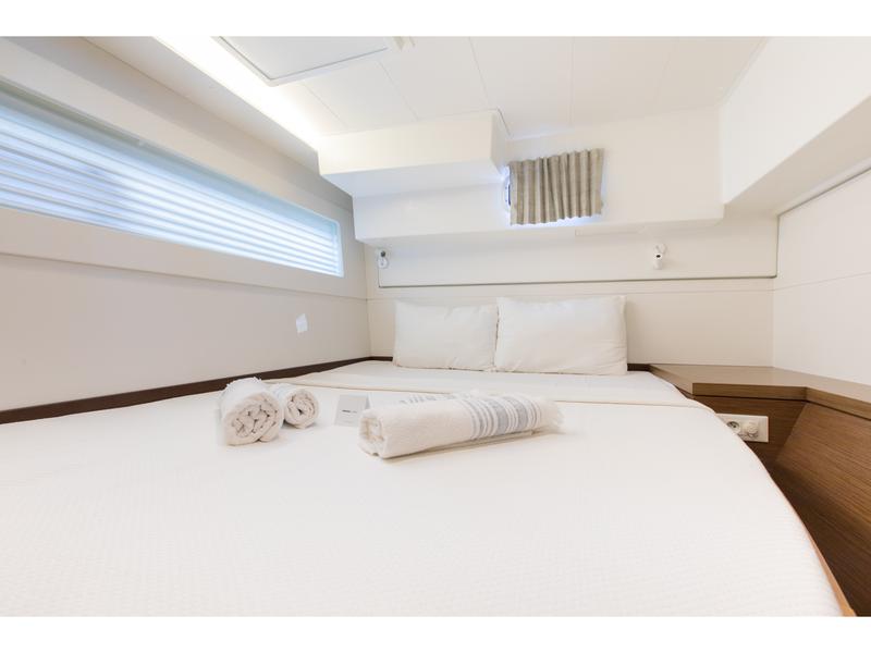 Book yachts online - catamaran - Lagoon 40 - Turtle - rent