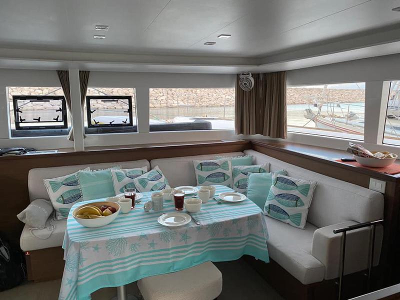 Book yachts online - catamaran - Lagoon 450  Fly - Xcape - rent