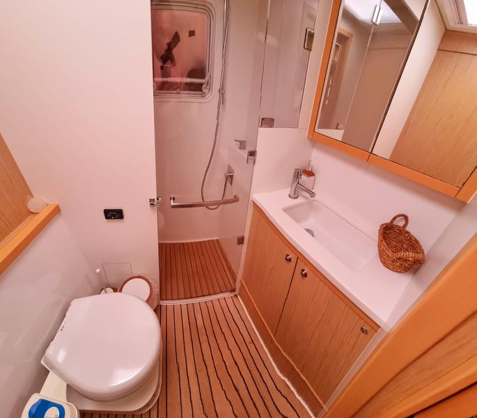 Book yachts online - catamaran - Lagoon 52 - Xena - rent