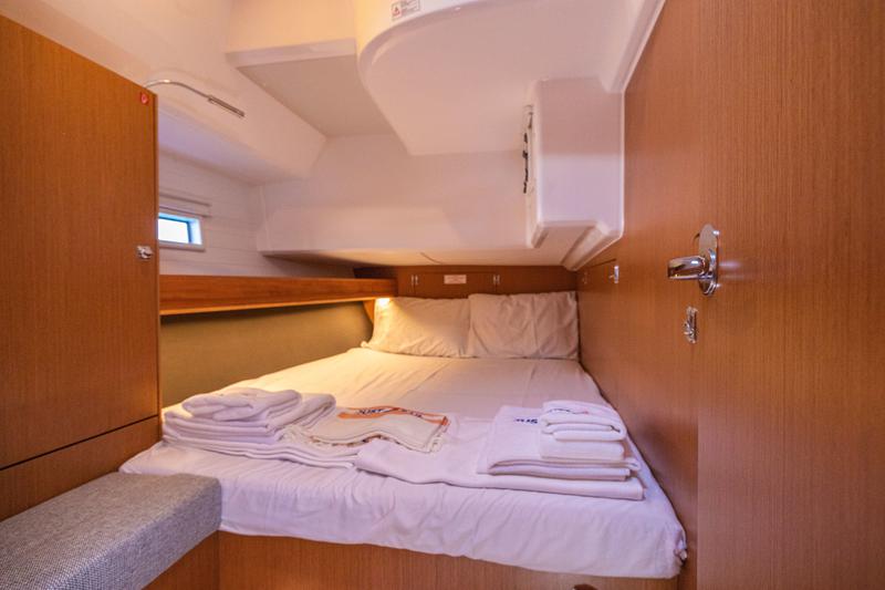 Book yachts online - sailboat - Bavaria Cruiser 46 - Just Be - rent
