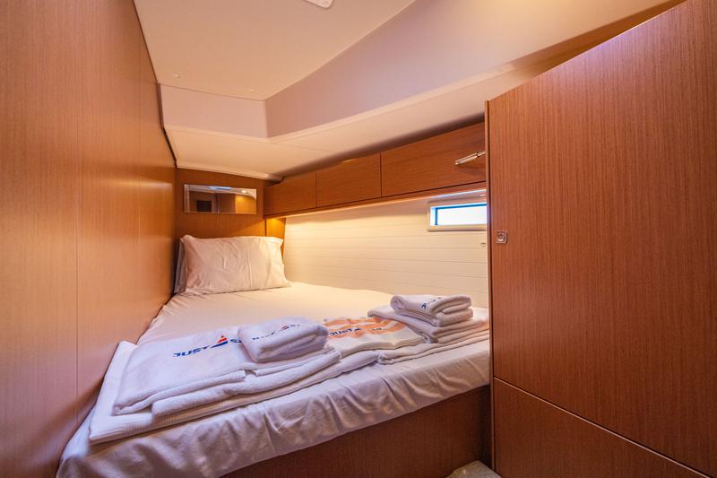 Book yachts online - sailboat - Bavaria Cruiser 46 - Just Be - rent
