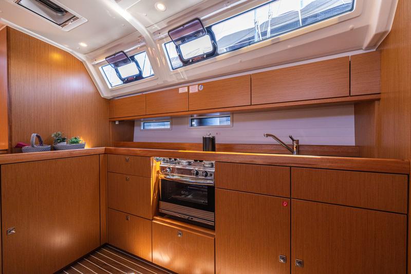 Book yachts online - sailboat - Bavaria Cruiser 46 - First Step - rent