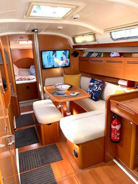 Book yachts online - sailboat - Cyclades 39.3 - Miss Aleyna - rent