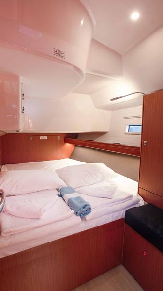 Book yachts online - sailboat - Bavaria Cruiser 46 - Dorabella - rent