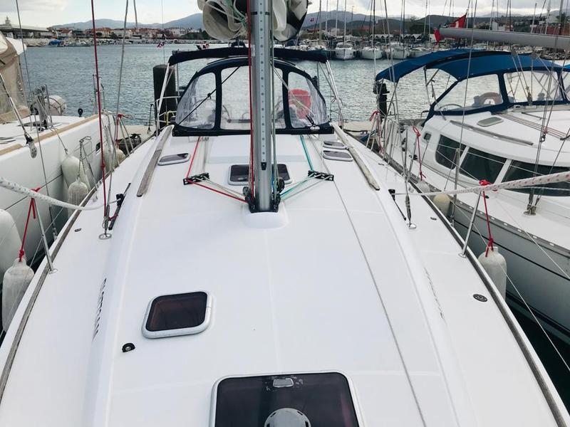 Book yachts online - sailboat - Sun Odyssey 42 i - Winter Breeze - rent