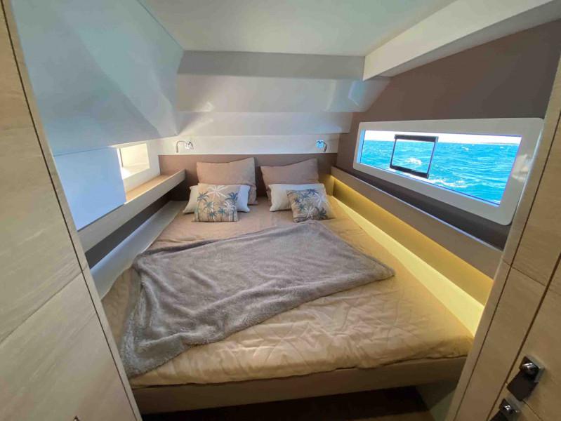 Book yachts online - catamaran - Aventura 37 - Manalua - rent