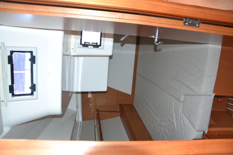 Book yachts online - sailboat - Bavaria C45 Holiday - BARBARA I - rent