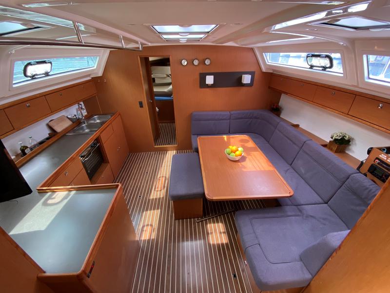 Book yachts online - sailboat - Bavaria Cruiser 46 - Altair - rent