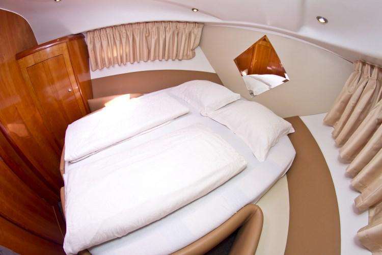 Book yachts online - motorboat - Starfisher 34 - Stella - rent