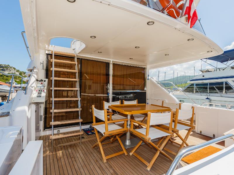 Book yachts online - motorboat - Fairline 65 Squadron - Sunshine MBL - rent