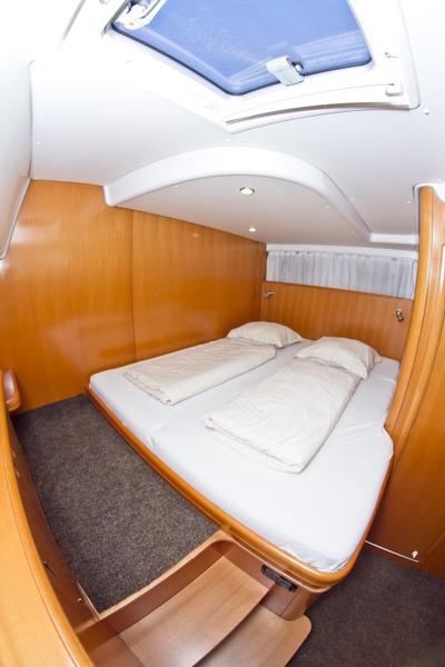 Book yachts online - powercatamaran - Lagoon Powercat 43 - Perseus 1 - rent