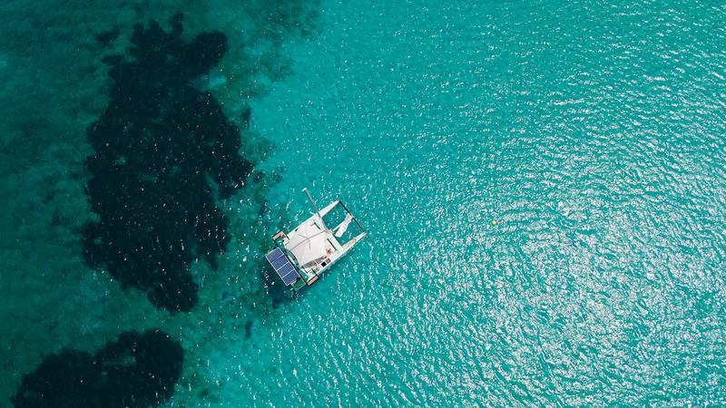 Book yachts online - catamaran - IY LBV33 - Dragonfly - rent