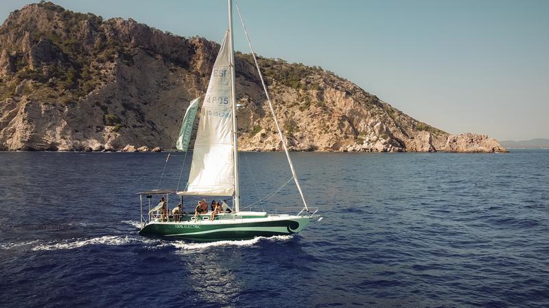 Book yachts online - sailboat - Fortuna 40 - Sara of the Seas - rent