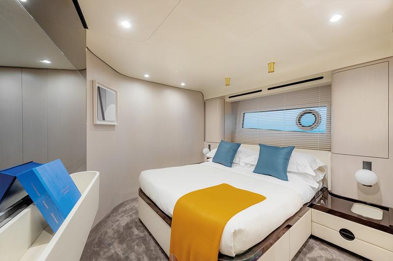 Book yachts online - motorboat - Azimut 78 Flybridge - VIVA - rent