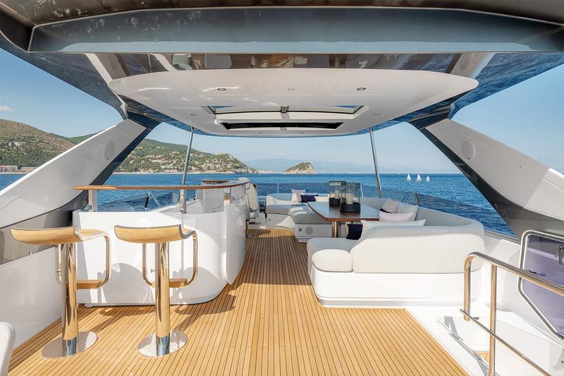 Book yachts online - motorboat - Azimut 78 Flybridge - VIVA - rent