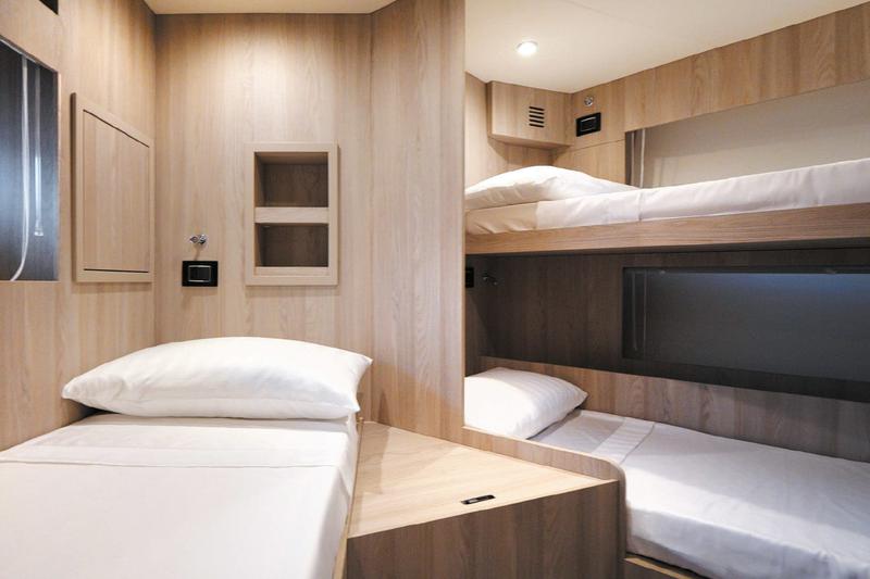 Book yachts online - motorboat - Azimut 78 Flybridge - VIVA - rent