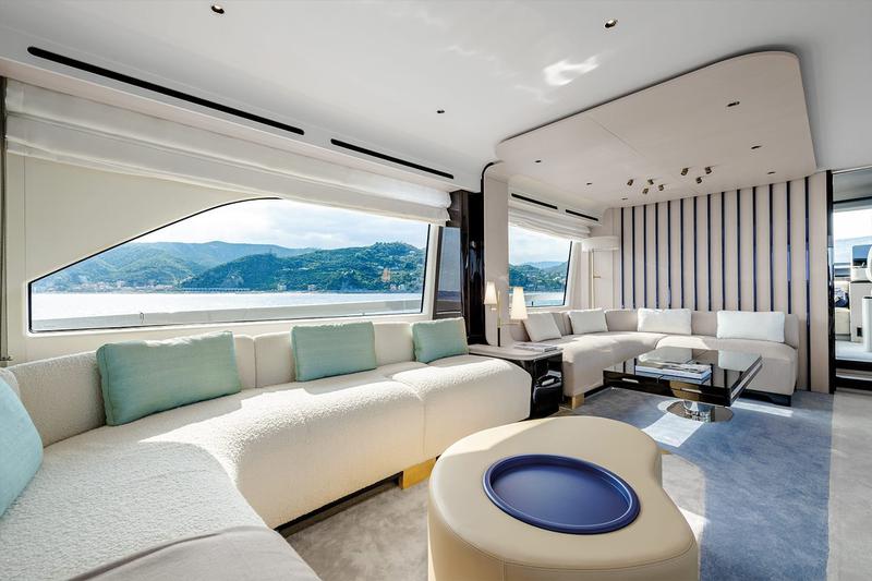 Book yachts online - motorboat - Azimut 78 Flybridge - VIVA - rent