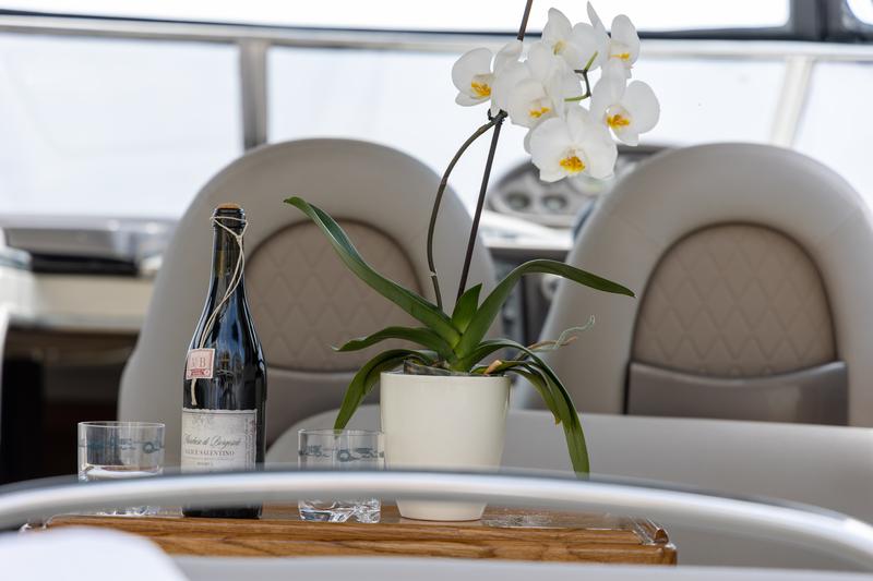 Book yachts online - motorboat - Cranchi Endurance 41 - SUMMER BREEZE - rent