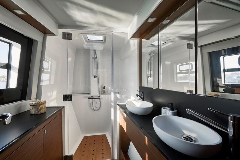 Book yachts online - catamaran - Nautitech 46 Fly - Méa coule pas - rent