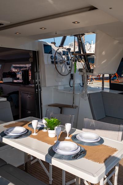 Book yachts online - catamaran - Fountaine Pajot Isla 40 - Artemis  - rent