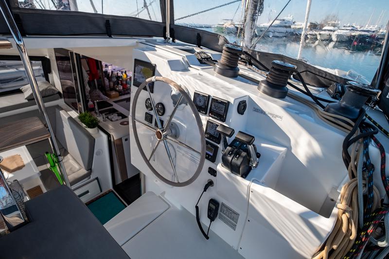 Book yachts online - catamaran - Fountaine Pajot Isla 40 - Artemis  - rent