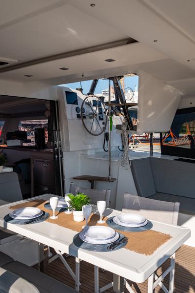 Book yachts online - catamaran - Fountaine Pajot Isla 40 - Artemis  - rent