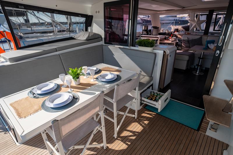 Book yachts online - catamaran - Fountaine Pajot Isla 40 - Artemis  - rent