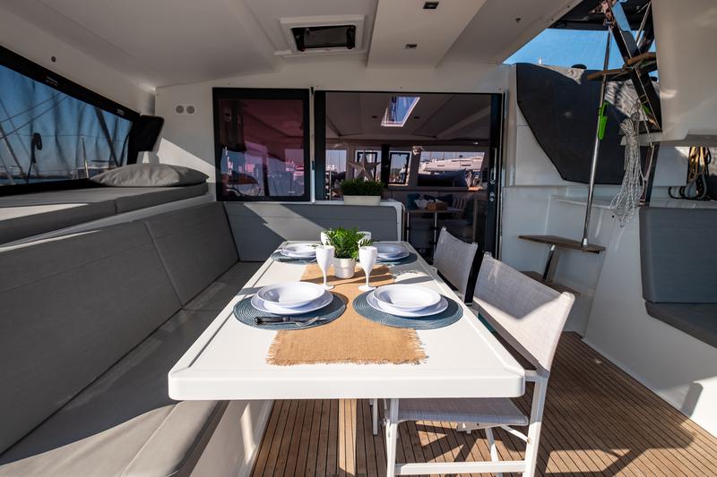 Book yachts online - catamaran - Fountaine Pajot Isla 40 - Artemis  - rent