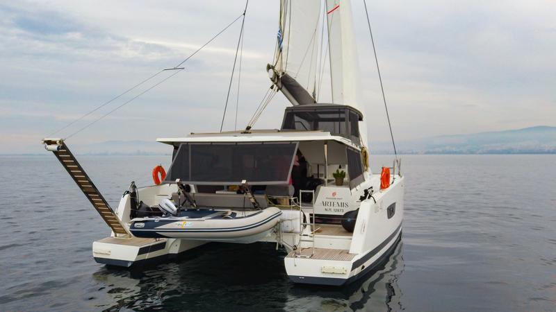 Book yachts online - catamaran - Fountaine Pajot Isla 40 - Artemis  - rent