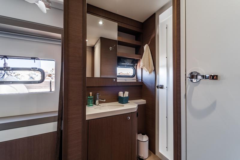 Book yachts online - catamaran - Bali 5.4 - Signature Vision (2022) - rent