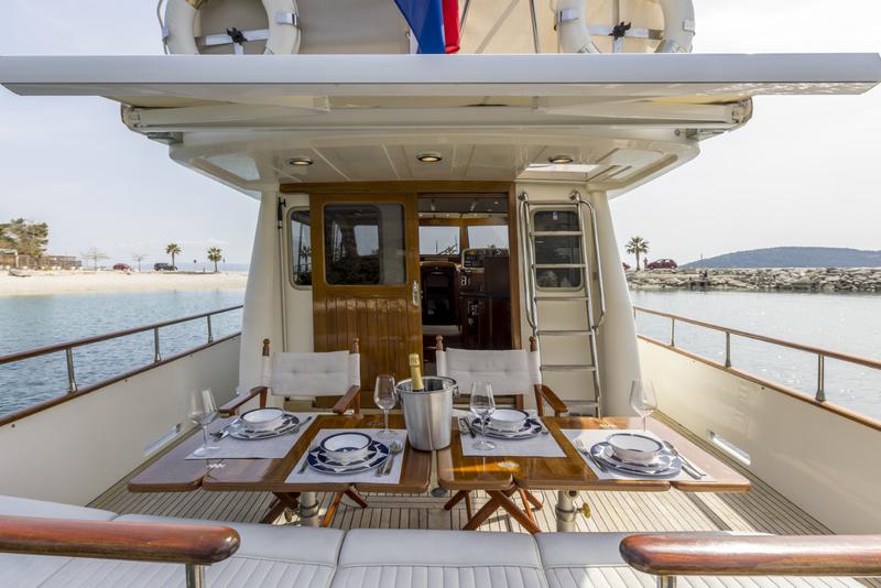 Book yachts online - motorboat - Belliure 44 MY - ROBUSTO - rent