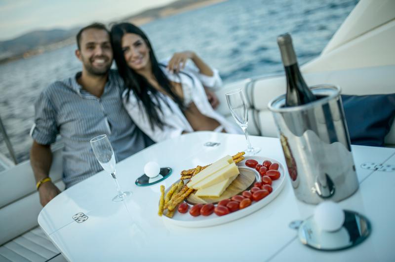 Book yachts online - motorboat - Sunseeker Portofino 40 - Maxim - rent