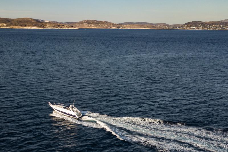 Book yachts online - motorboat - Sunseeker Portofino 40 - Maxim - rent