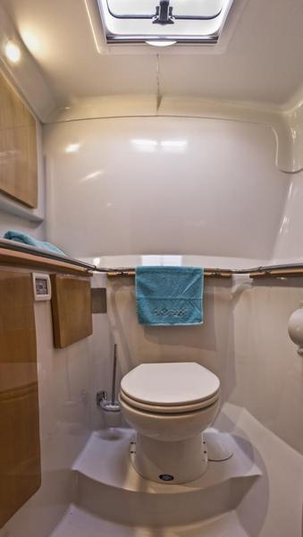 Book yachts online - catamaran - Privilege 45 - Laura - rent