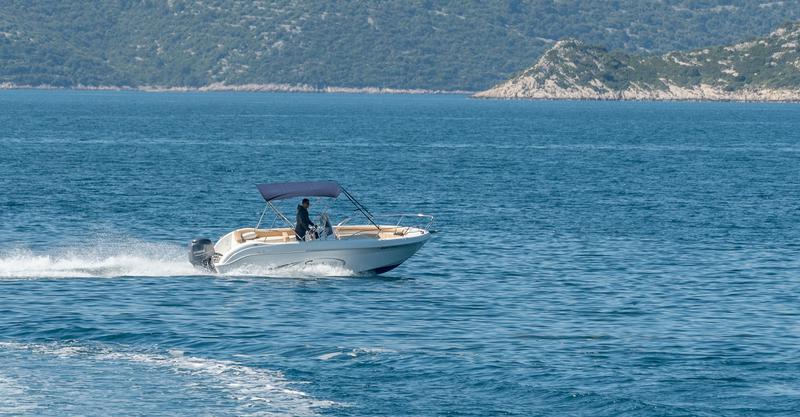 Book yachts online - motorboat - Saver 650 - no name - rent