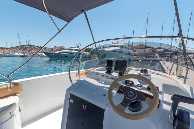 Book yachts online - motorboat - Saver 650 - no name - rent
