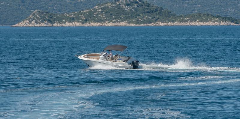Book yachts online - motorboat - Cap Camarat 7.5 CC - no name - rent