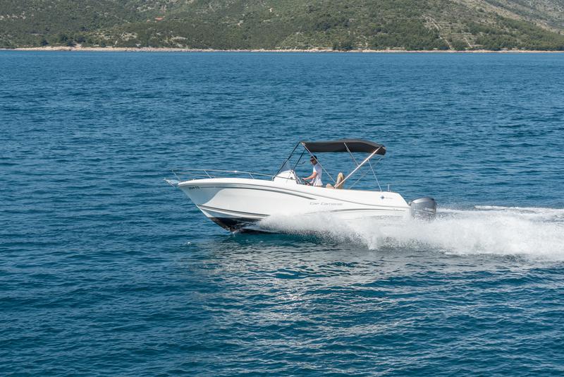 Book yachts online - motorboat - Cap Camarat 7.5 CC - no name - rent