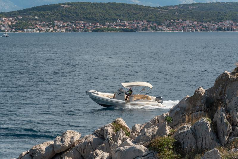 Book yachts online - motorboat - BSC 85 - no name - rent
