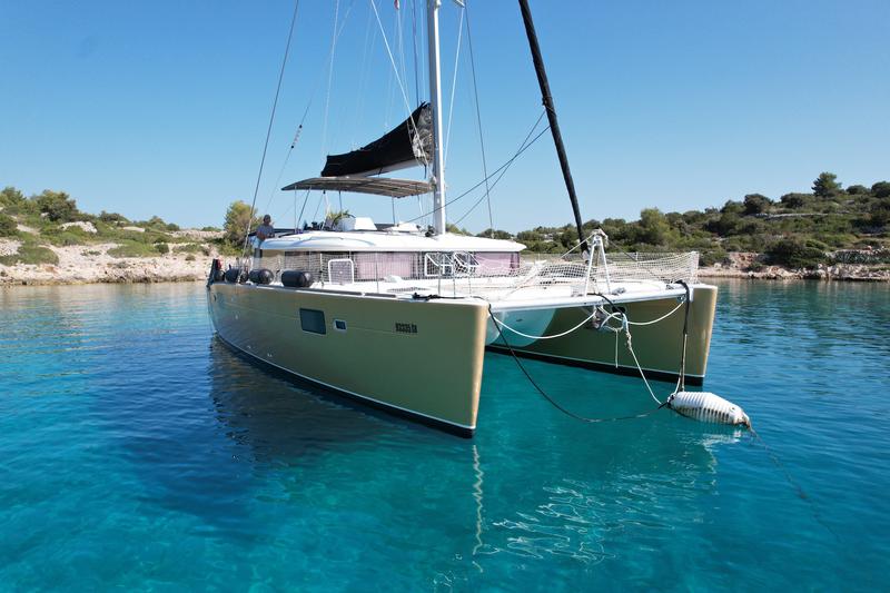 Book yachts online - catamaran - Lagoon 450  Fly - Black Duck - rent