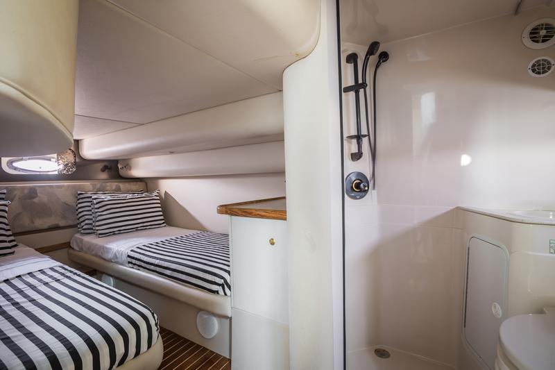 Book yachts online - motorboat - Cruisers 44 - GAP'S - rent
