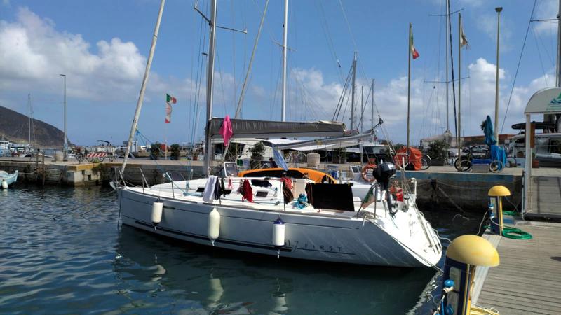 Book yachts online - sailboat - Beneteau First 31.7 - Finisterrae - rent