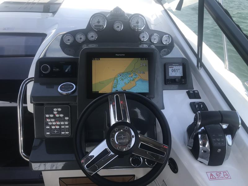 Book yachts online - motorboat - Bavaria S36 Open - Marsil - rent