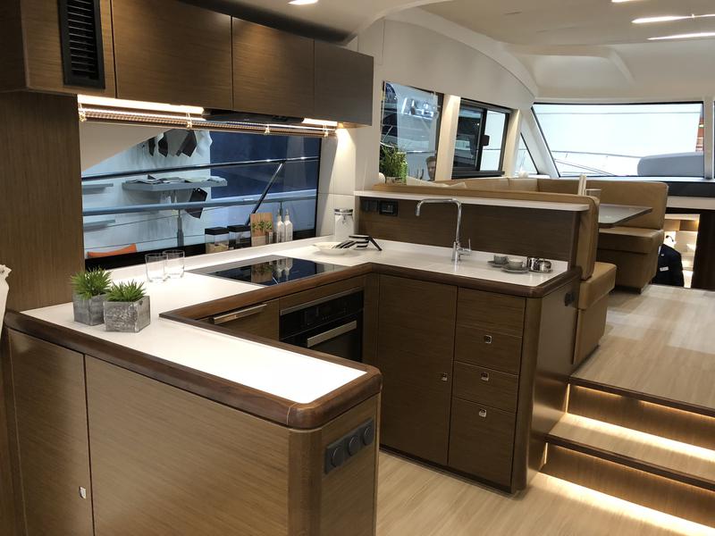Book yachts online - motorboat - Bavaria R55 Fly - Valluga - rent